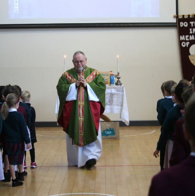 News » Father Kevin Leads His Final Mass At Crackley Hall